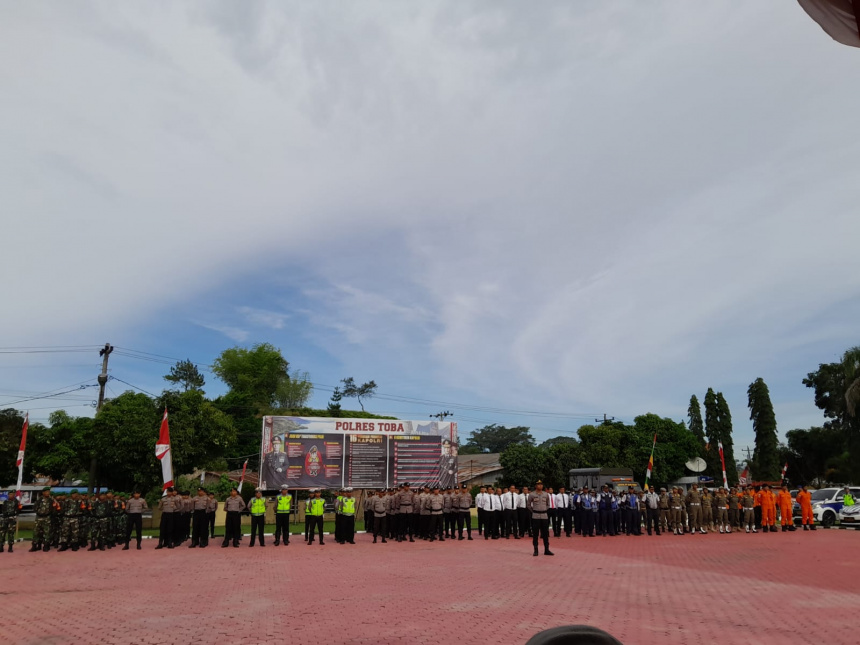 Satuan Polisi Pamong Praja Mengikuti Apel Gelar Pasukan di Polres Toba